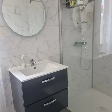 Homestay Au 1er Etage Avec Communs Arthes