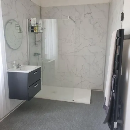 Au 1er Etage Avec Communs